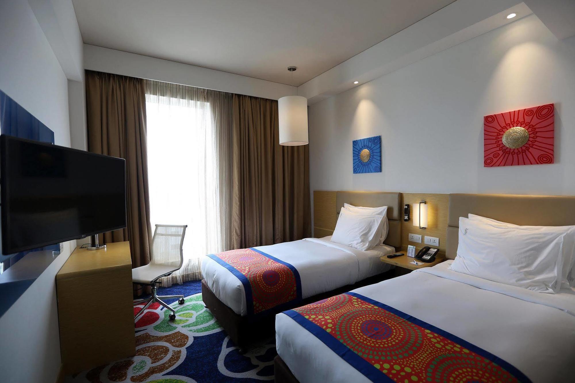 Holiday Inn Express Chennai Old Mahabalipuram Road Exterior photo